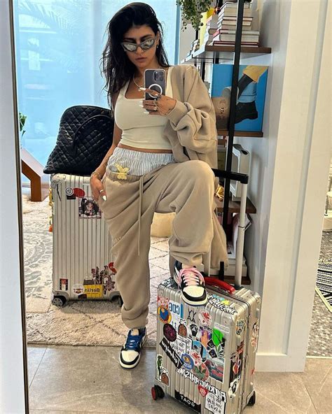 mia khalifa ropa interior|Mia Khalifa acalora Instagram posando en bikini y un vestido sin。